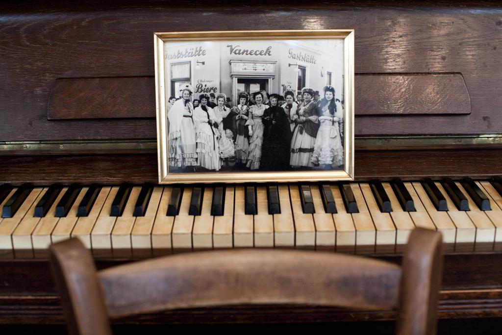 Amsel Vintage Rooms Wina Bagian luar foto